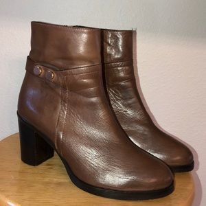Charles David.  BOOT  Made in Italy.